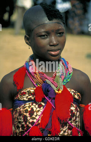 Eine junge Novizin Voodoo eingeweihte wird durch ihre spezielle Frisur identifiziert. West-Afrika. Stockfoto