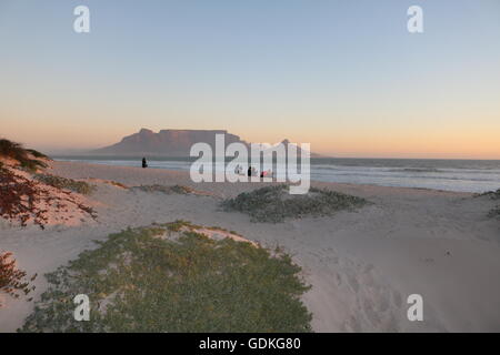 Sonnenuntergang über Tabelle-Berg-Cape Town-Südafrika Stockfoto