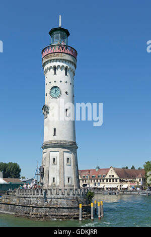 Leuchtturm am Hafen Eingang, Lindau, Bodensee, Bayern, Deutschland Stockfoto