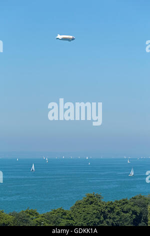 Luftschiff fliegen über dem Bodensee bei Lindau, Bayern, Deutschland Stockfoto