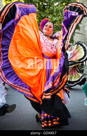 Inspiraciones Costarricenses aus San José, Costa Rica, Auftritt beim 28. Folkart International CIOFF Folklore Festival, Sub Folklorefestival von Festival Lent, eines der größten Outdoor-Festivals in Europa. Folkart, Festival Lent, Maribor, Slowenien, 2016. Stockfoto