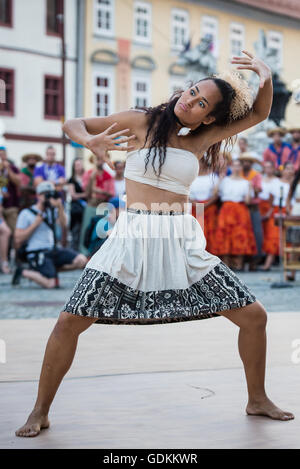 VOU Dance Company von Suva, Fidschi, Auftritt beim 28. Folkart International CIOFF Folklore Festival, Sub Folklorefestival von Festival Lent, eines der größten Outdoor-Festivals in Europa. Folkart, Festival Lent, Maribor, Slowenien, 2016. Stockfoto