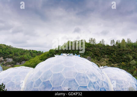 Die Biome im Eden Project in Cornwall, Großbritannien Stockfoto