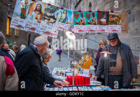 Stand der religiöse Andenken im Carrer Bisbe im Carrer de Santa Llucia. Barcelona. Katalonien, Spanien Stockfoto