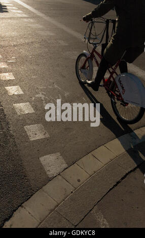 Radweg in Diagonal Avenue, Barcelona, Spanien Stockfoto