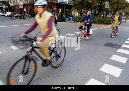 Fahrräder in Diagonal Avenue, Barcelona, Spanien Stockfoto