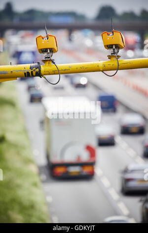 Cheshire M6 Autobahn Vektor aus der Familie der SPECS Durchschnittsgeschwindigkeit Kamerasysteme nutzen State-Of-The-Art video-System mit A Stockfoto