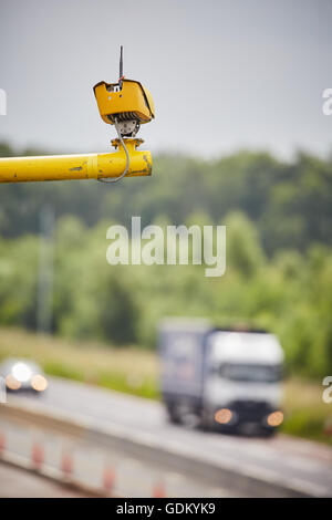 Cheshire M6 Autobahn Vektor aus der Familie der SPECS Durchschnittsgeschwindigkeit Kamerasysteme nutzen State-Of-The-Art video-System mit A Stockfoto