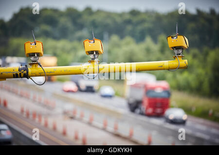 Cheshire M6 Autobahn Vektor aus der Familie der SPECS Durchschnittsgeschwindigkeit Kamerasysteme nutzen State-Of-The-Art video-System mit A Stockfoto