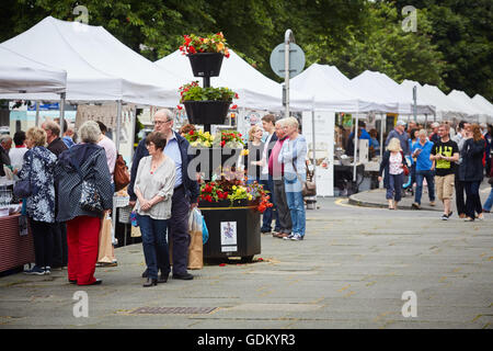 Wilmslow Handwerker Straße Markt 3. Samstag jeden Monats mitten im Herzen der Stadt neben den wichtigsten Alderley Road f Stockfoto