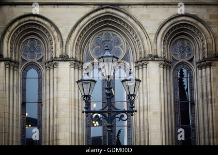 Manchester-Sandstein carving Steinmetz arbeiten am Rathaus von Manchester äußere detail Stockfoto