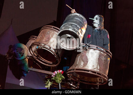 Chicago, Illinois, USA. 17. Juli 2016. Schlagzeuger CHRIS FEHN von Slipknot tritt im Toyota Park in Chicago Open Air-Musik-Festival in Chicago, Illinois © Daniel DeSlover/ZUMA Draht/Alamy Live News Stockfoto