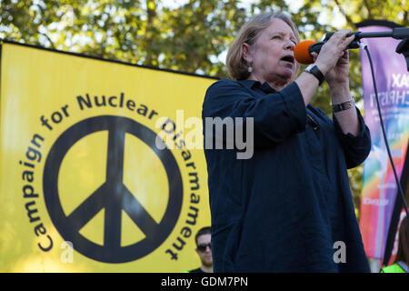 London, UK. 18. Juli 2016. Lindsey aufhören zu Deutsch spricht der Krieg an anti-Trident Protest als MP Abstimmung im Parlament. Bildnachweis: Jo Syz/Alamy Live-Nachrichten Stockfoto