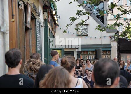 Robin coste Lewis und Zadie Smith ihre Poesie und Fiktion zu einer Masse an Shakespeare und company Buchhandlung, Paris lesen. Credit: egelsi/alamy leben Nachrichten Stockfoto