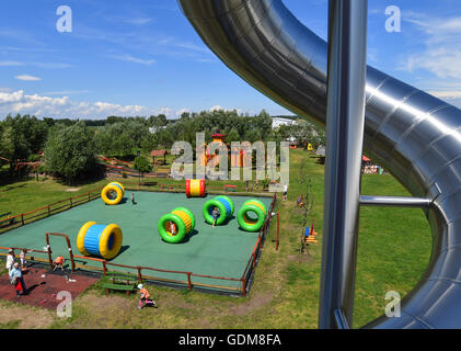 Storkow, Deutschland. 29. Juni 2016. Ein Blick auf "Irrlandia" interaktive Park in Storkow, Deutschland, 29. Juni 2016. Besucher "Irrlandia" können in zahlreiche Labyrinthe verloren gehen und Rollen, Folien, Murmeln Labor oder die Kette Treppe ausprobieren. Foto: PATRICK PLEUL/Dpa/Alamy Live News Stockfoto