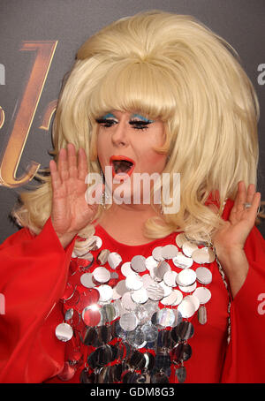 New York, USA. 18. Juli 2016. LADY BUNNY besucht die New Yorker Premiere von "Absolutely Fabulous: The Movie" im SVA Theatre statt. Bildnachweis: Nancy Kaszerman/ZUMA Draht/Alamy Live-Nachrichten Stockfoto