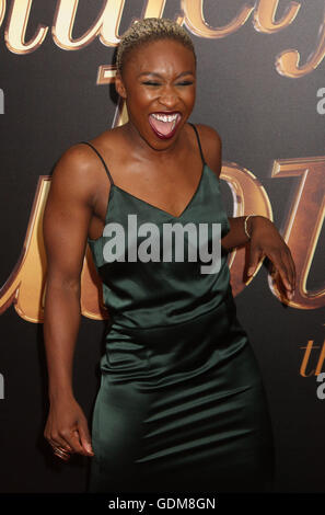 New York, USA. 18. Juli 2016. Schauspielerin CYNTHIA ERIVO besucht die New Yorker Premiere von "Absolutely Fabulous: The Movie" im SVA Theatre statt. Bildnachweis: Nancy Kaszerman/ZUMA Draht/Alamy Live-Nachrichten Stockfoto