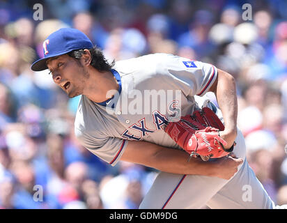 Chicago, Illinois, USA. 16. Juli 2016. Yu Darvish (Rangers) MLB: Yu Darvish der Texas Rangers Stellplätze während der Major League Baseball Spiel gegen die Chicago Cubs im Wrigley Field in Chicago, Illinois, Vereinigte Staaten von Amerika. © AFLO/Alamy Live-Nachrichten Stockfoto