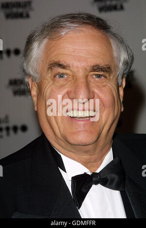 GARRY MARSHALL (13. November 1934 - 19. Juli 2016) war ein US-amerikanischer Schauspieler, Regisseur, Autor und Produzent, dessen bemerkenswerte Credits enthalten erstellen "Happy Days" und seine verschiedenen Spin-offs, Entwicklung von Neil Simon 1965 spielen "The Odd Couple" für das Fernsehen und die Filme "Pretty Woman", "Runaway Bride" und "The Princess Diaries". Marshall wurde im Jahr 1997 in die Television Hall Of Fame aufgenommen. Im Bild: 28. April 2001 - Los Angeles, Kalifornien, USA - GARRY MARSHALL am 12. GLAAD MEDIA AWARDS. © Fitzroy Barrett/Globe Photos/ZUMAPRESS.com/Alamy Live-Nachrichten Stockfoto