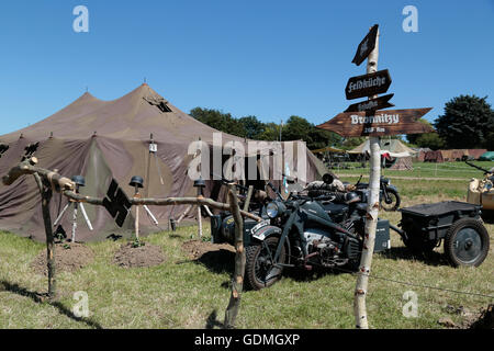 Folkestone, Großbritannien. 19. Juli 2016. Re-enactment in Krieg und Frieden-Revival in Folkestone Kent. Die fünftägige Veranstaltung beherbergt die größte militärische Fahrzeuge der Welt. 19.07.2016 Kredit: Theodore Liasi/Alamy Live-Nachrichten Stockfoto