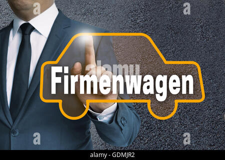 Firmenwagen (im deutschen Firmenwagen) Auto Touchscreen gesteuert Geschäftsmann Konzept. Stockfoto