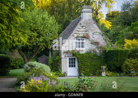 Am frühen Morgen Ferienhaus in Castle Combe, Wiltshire, England Stockfoto