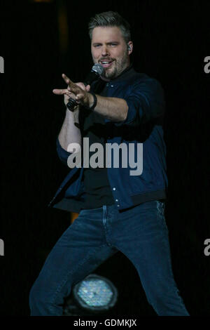 Jean Francois Breau führt bei der St-Jean-Show auf der Plains Of Abraham in Québec (Stadt) während der Fête Nationale du Québec, Donnerstag, 23. Juni 2016. Stockfoto