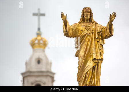 Jesus Figur auf dem Vorplatz der Basilika Antiga, Fátima, Santarem, Portugal, Europa, Reisen, Reise-Fotografie Stockfoto