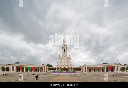 großen Vorplatz der Basilika Antiga in Fatima, Santarem, Portugal, Europa, Reisen, Reise-Fotografie Stockfoto