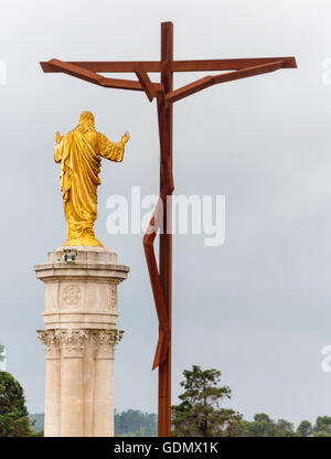 Jesus Figur auf dem Vorplatz der Basilika Antiga, Fátima, Santarem, Portugal, Europa, Reisen, Reise-Fotografie Stockfoto