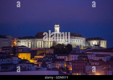 Universität von Coimbra im Abendlicht, Nightshot, blaue Stunde, Coimbra, Coimbra District, Portugal, Europa, Reise, Reise-ph Stockfoto