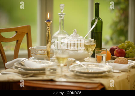 Stilleben, gedeckter Tisch Stockfoto