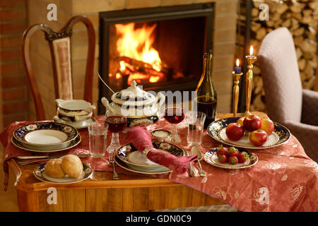 Stilleben, gedeckter Tisch Stockfoto