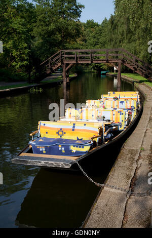 Touristenboot in Spreewaldhafen, Hafen von Lübbenau, Spreewald, Spreewald, Brandenburg Stockfoto