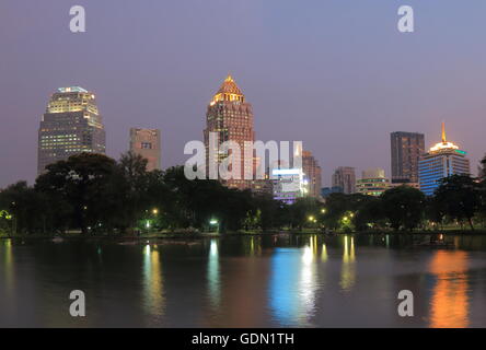 Bangkok Stadtbild über Lumphini Park in Bangkok Thailand. Stockfoto