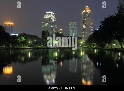 Bangkok Stadtbild über Lumphini Park in Bangkok Thailand. Stockfoto