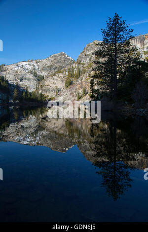 Eagle Lake entlang Eagle Lake Trail, Verwüstungwildnis, Lake Tahoe Basin National Forest, Kalifornien Stockfoto