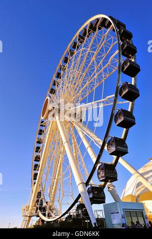 Centennial Rad, das Riesenrad am Navy Pier Chicago, die an die Öffentlichkeit Ende Mai 2016 eröffnet. Chicago, Illinois, USA. Stockfoto