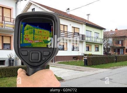 Haus Keller Wärmebildkamera-Analyse mit Infrarot-Kamera Stockfoto