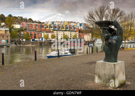 Hand der Flussgott von Vincent Woropay durch schwimmende Hafen in Bristol, Großbritannien Stockfoto