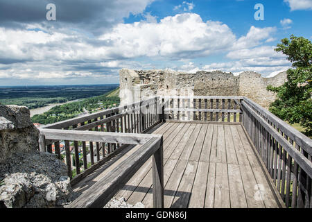 Burgruine Hainburg an der Donau, Österreich. Antike Architektur. Reiseziel. Ein schöner Ort. Kulturelles Erbe. Stockfoto