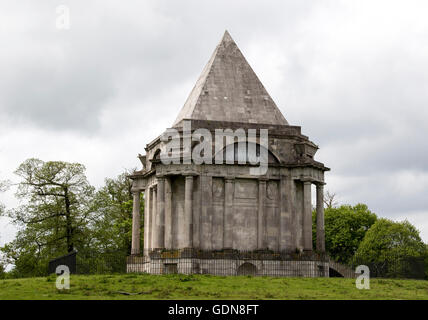 Mausoleum in Cobham Wäldern Stockfoto