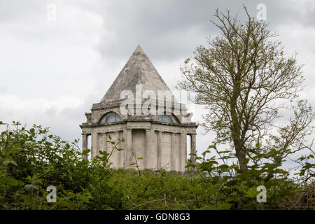 Mausoleum in Cobham Wäldern Stockfoto