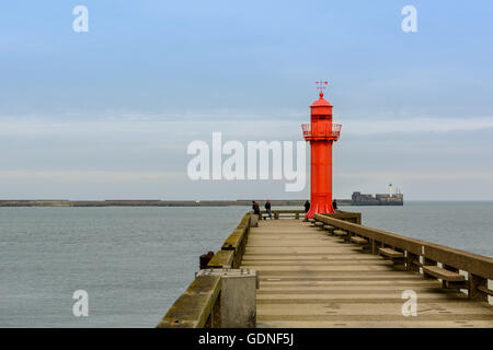 Fisihing auf dem Pier von Boulogne-Sur-Mer, Côte d ' Opale, Frankreich Stockfoto