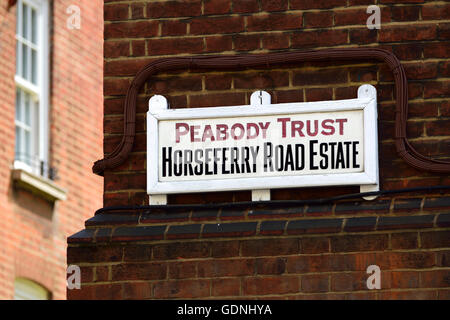 London, England, Vereinigtes Königreich. Horseferry Road Estate, ausgeführt von der Nächstenliebe der Peabody Trust (jetzt eine Wohnungsbaugesellschaft)... Stockfoto