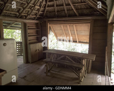 Die Küche im Casa de Fidel Castros Rebel Camp von 1958, bekannt als Comandancia De La Plata, in der "Sierra Maestra" Kuba Stockfoto