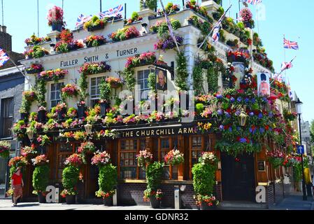 Die Churchill Arms Pub, Kensington Church Street, London, England Stockfoto