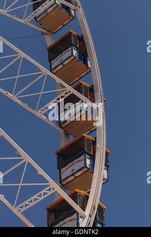 Costa Mesa, CA - 16. Juli 2016: Riesenrad im Orange County Fair in Costa Mesa, CA am 16. Juli 2016. Nur zur redaktionellen Verwendung. Stockfoto