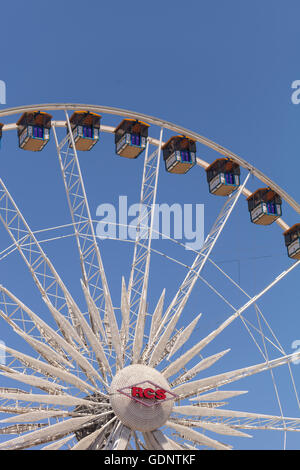 Costa Mesa, CA - 16. Juli 2016: Riesenrad im Orange County Fair in Costa Mesa, CA am 16. Juli 2016. Nur zur redaktionellen Verwendung. Stockfoto