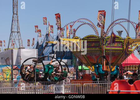 Costa Mesa, CA - 16. Juli 2016: Tornado Fahrt im Orange County Fair in Costa Mesa, CA am 16. Juli 2016.  Nur zur redaktionellen Verwendung. Stockfoto